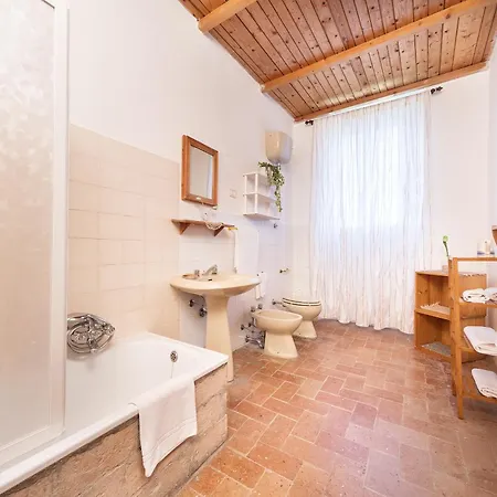 Girolomoni - Monastero Bed and Breakfast